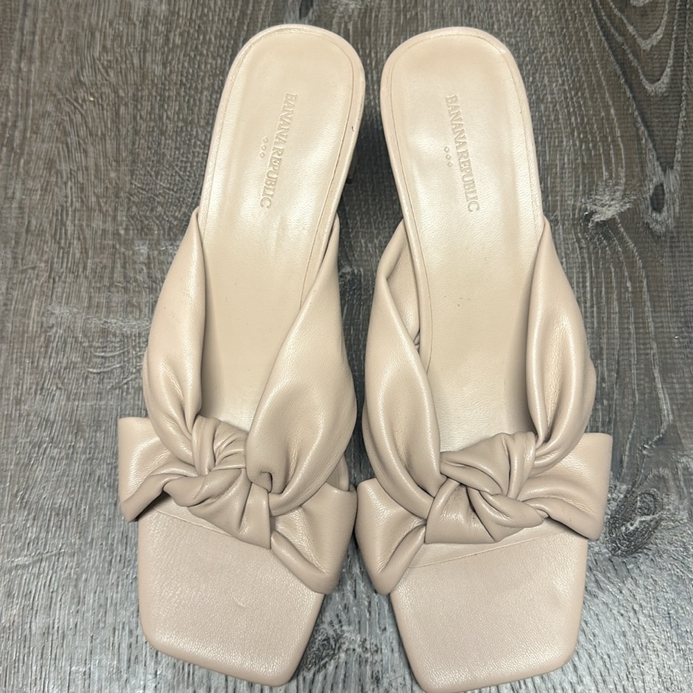 Banana Republic twisted knot sandal - Picture 2 of 8